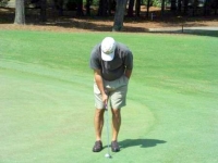 ron-barnhardt-practices-with-both-putters